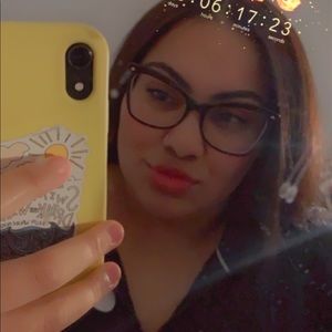 Meet your Posher, Alissa